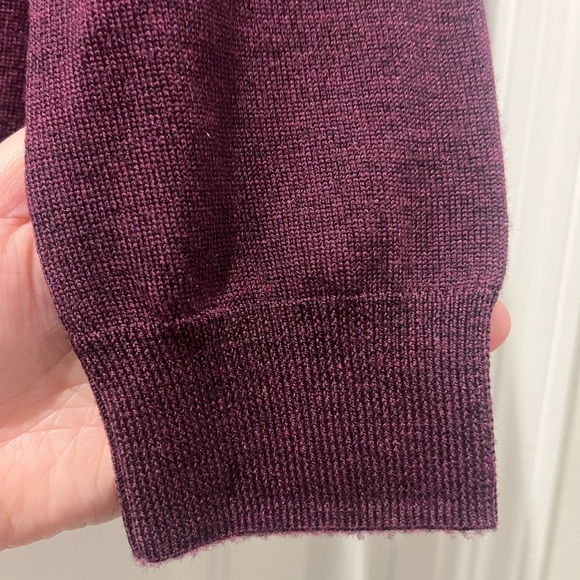 J. Crew Men's Merino Wool Slim V-Neck Sweater M - Picture 4 of 5